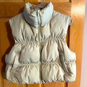 Cropped Puffer Vest in Light Green